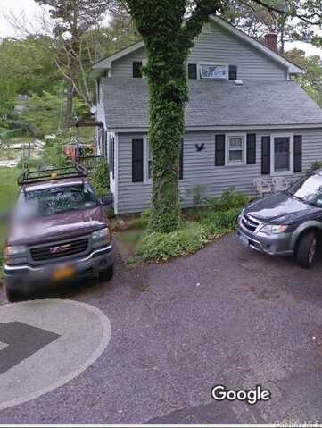 111 Lakeside Trail, Ridge, NY 11961