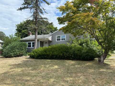 6 Albermarle Avenue, Huntington Station, NY 11746