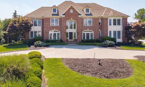 26 Legends Circle, Melville, NY 11747