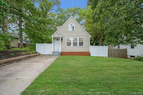 14 Hawthorne Street, Mastic, NY 11950