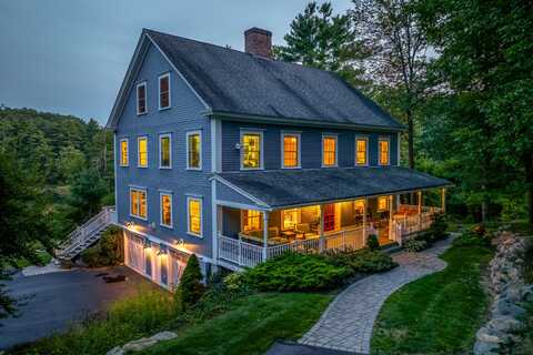 8 Gerrys Lane, Dover, NH 03820