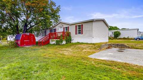 33 Dunlop Avenue, Mechanic Falls, ME 04256