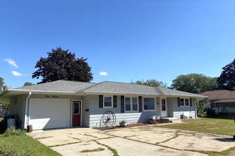 411 Park Ct Lane, Morrison, IL 61270