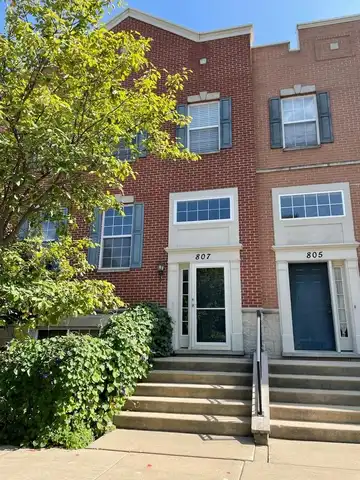 807 STATION Boulevard, Aurora, IL 60504