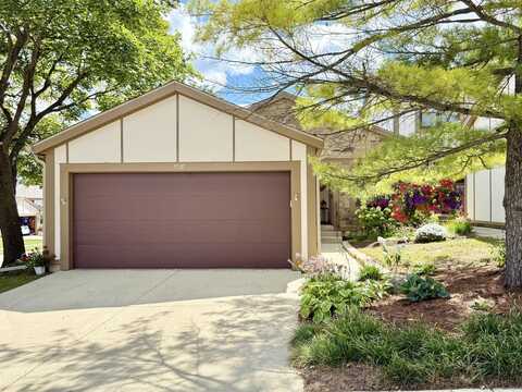 1118 Oakview Drive, Wheaton, IL 60187