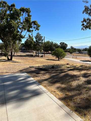 16415 Mission Street, Hesperia, CA 92345