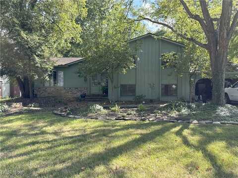 806 Valley Drive, Amherst, OH 44001