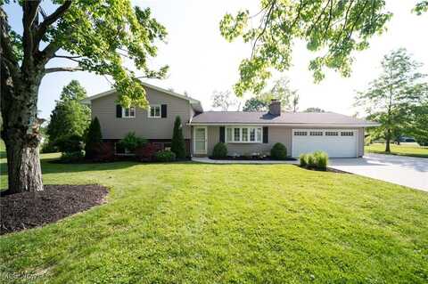 8371 Cranwood Drive, Chesterland, OH 44026
