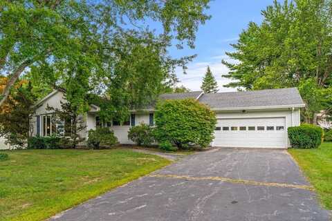 9 Tomolonis Drive, Nashua, NH 03062