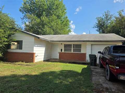 1304 Pinewood Court, Midwest City, OK 73110