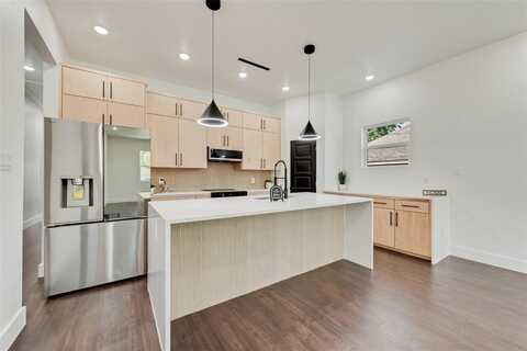 921 Bessie Street, Fort Worth, TX 76104