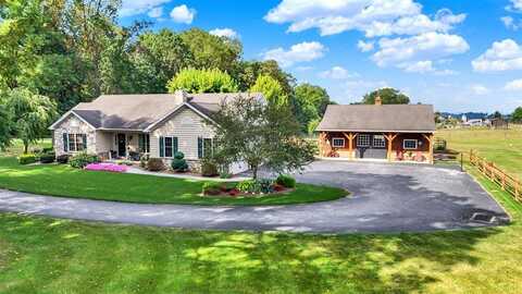 2 Happy Hoof Lane, Ronks, PA 17572