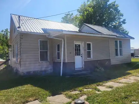 105 W Wood Street, Camp Point, IL 62360