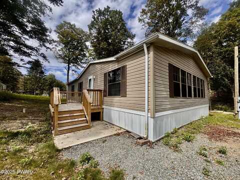 105 York Drive, Greentown, PA 18426