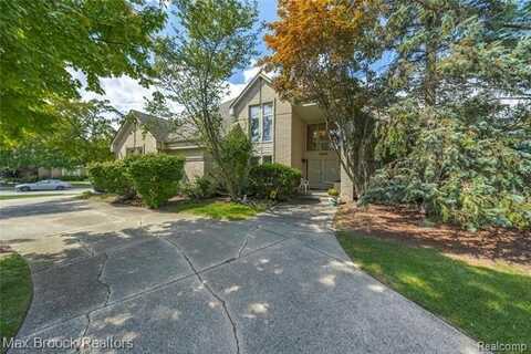 6684 Stonebridge E, West Bloomfield, MI 48322