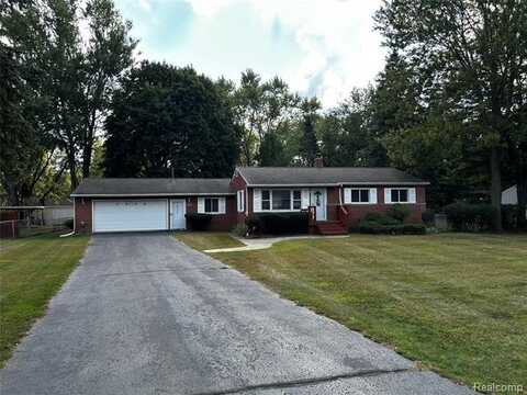 3930 N Briarvale Road, Auburn Hills, MI 48326