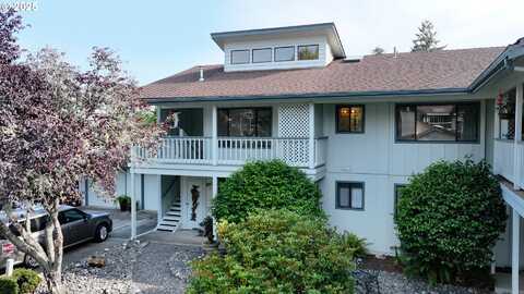 801 BROOKHAVEN DR, Brookings, OR 97415