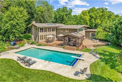 2150 Crestview Drive, Chanhassen, MN 55331