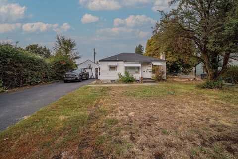 8523 E Courtland Ave, Millwood, WA 99212