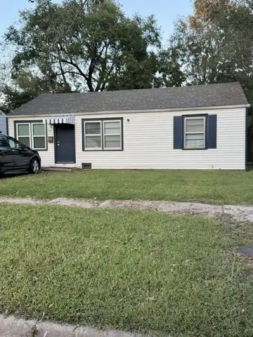 1114 S Silverdale Ct, Wichita, KS 67218