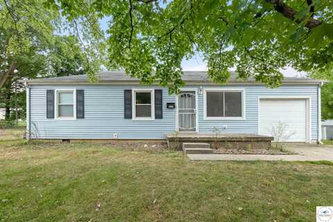 1633 Honeysuckle, Sedalia, MO 65301