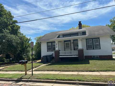 317 13th ST, Emporia, KS 66801