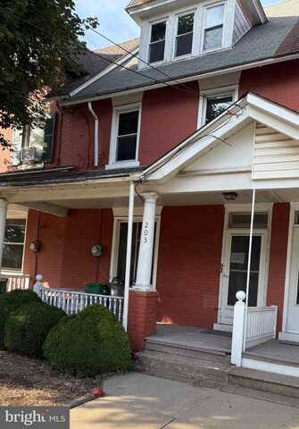203 N MAIN ST, TRUMBAUERSVILLE, PA 18970