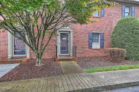 26 Oak Leaf Circle, Johnson City, TN 37601