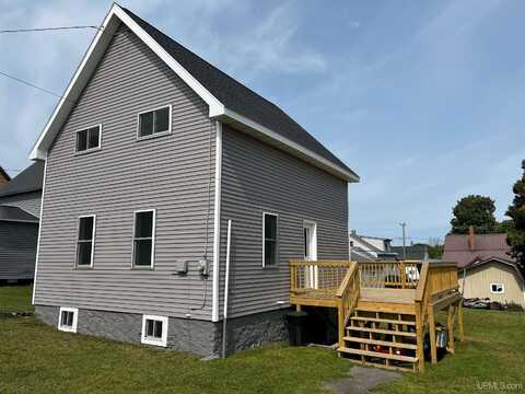 48 2nd, South Range, MI 49963