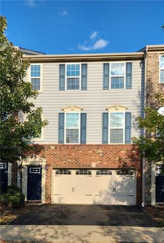 1304 Pointe View Dr, Adamstown, PA 16046