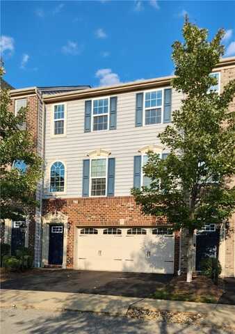 1304 Pointe View Dr, Adamstown, PA 16046