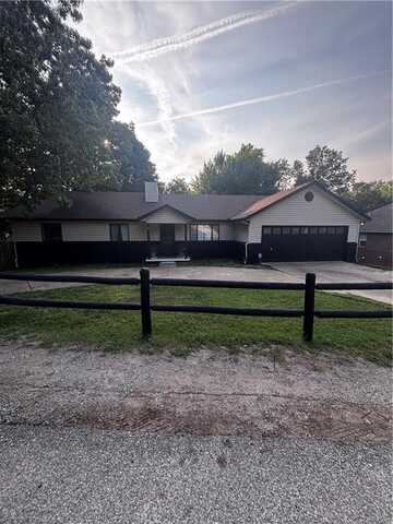 11 N Sycamore AVE, West Fork, AR 72774