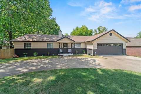 11 N Sycamore AVE, West Fork, AR 72774