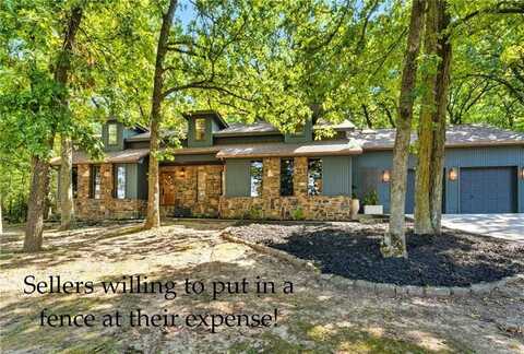 1524 N Crossover RD, Fayetteville, AR 72701