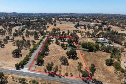 11168 Camanche Parkway South, Wallace, CA 95254