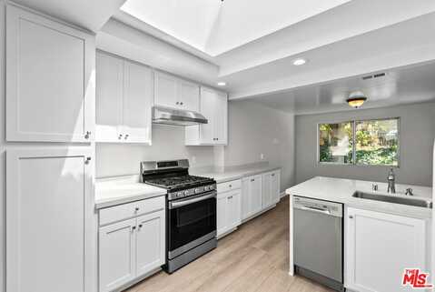26851 Oak Branch Cir, Newhall, CA 91321