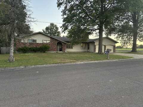 2 Black ST, Marshall, MO 65340