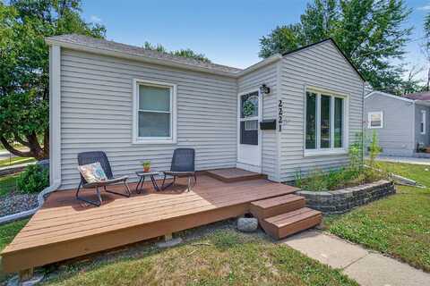 2221 33rd Street, Des Moines, IA 50310