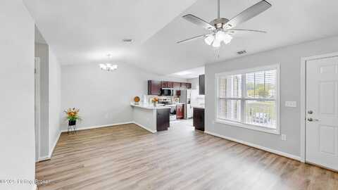 9001 Falcon Crest Ct, Louisville, KY 40219