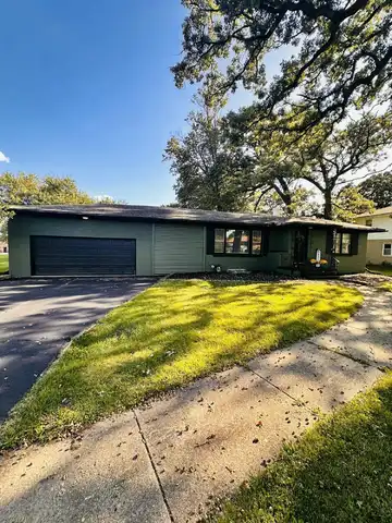 921 W 56th Place, Merrillville, IN 46410