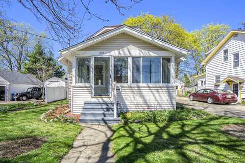 222 Garland Street, Kalamazoo, MI 49001