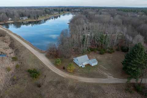 9996 Fawn Lake Drive, Stanwood, MI 49346