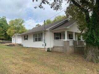 3409 N Farm Road 151, Springfield, MO 65803