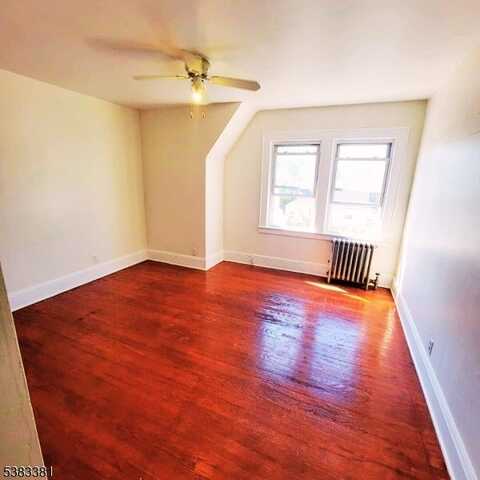35 Cleveland Ave, Newark, NJ 07106