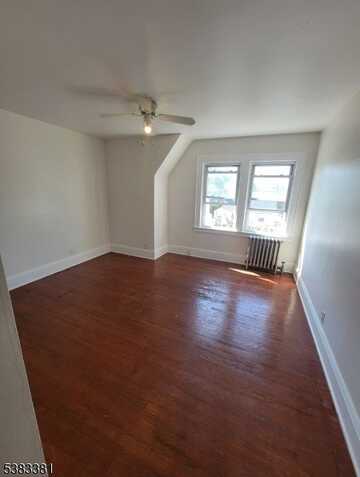 35 Cleveland Ave, Newark, NJ 07106