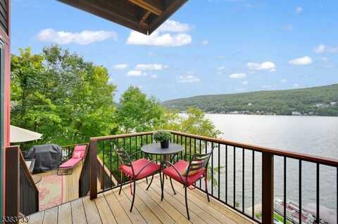 10 Van Orden Ln, Greenwood Lake, NJ 10925
