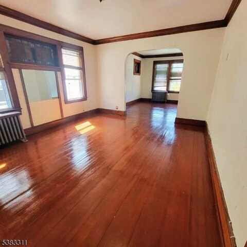 35 Cleveland Ave, Newark, NJ 07106