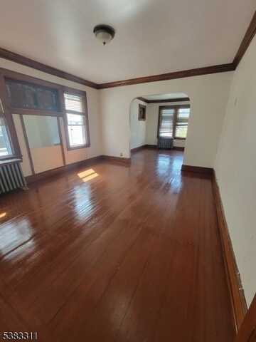 35 Cleveland Ave, Newark, NJ 07106