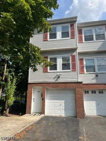 98 Hillyer St, Orange, NJ 07050