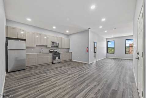 70 Broadway, Paterson, NJ 07505